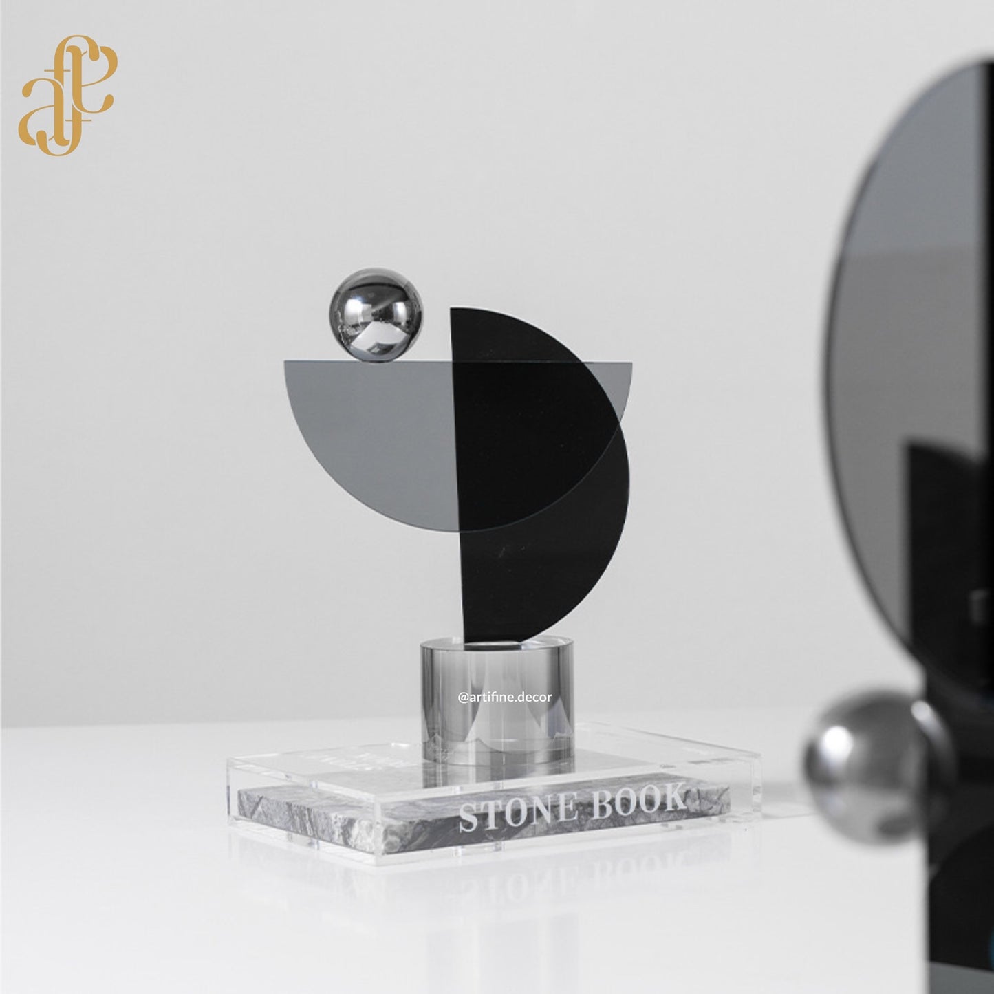 Contemporary Abstract Crystal Sculptures – Geometric Form