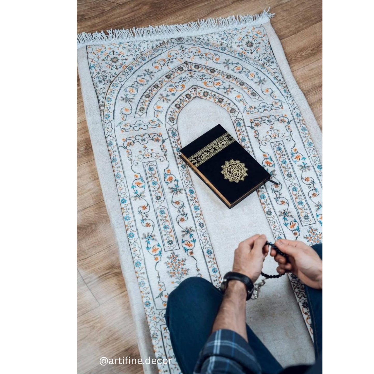 Elegant Floral Prayer Mat - سجادة صلاة مبطنة