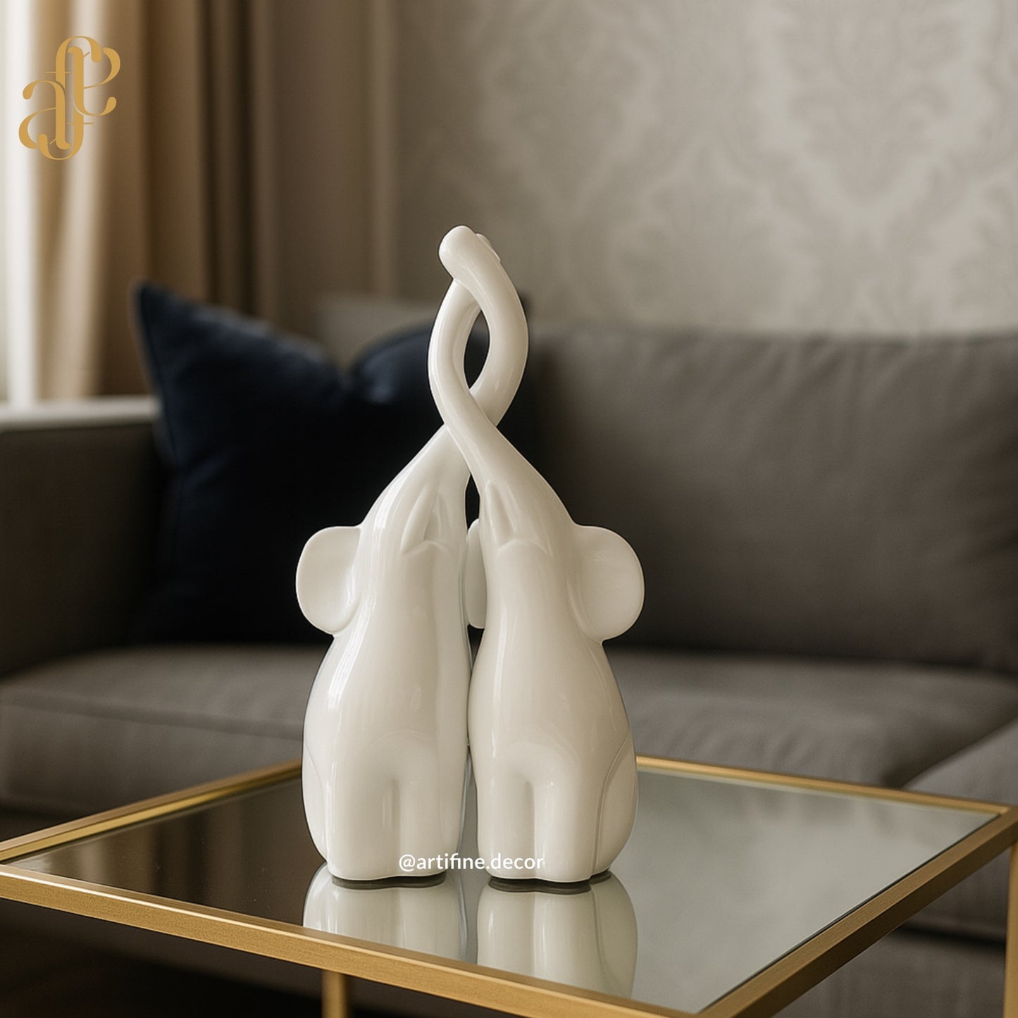 Black & White Embrace – Glossy Resin Elephant Couple Set