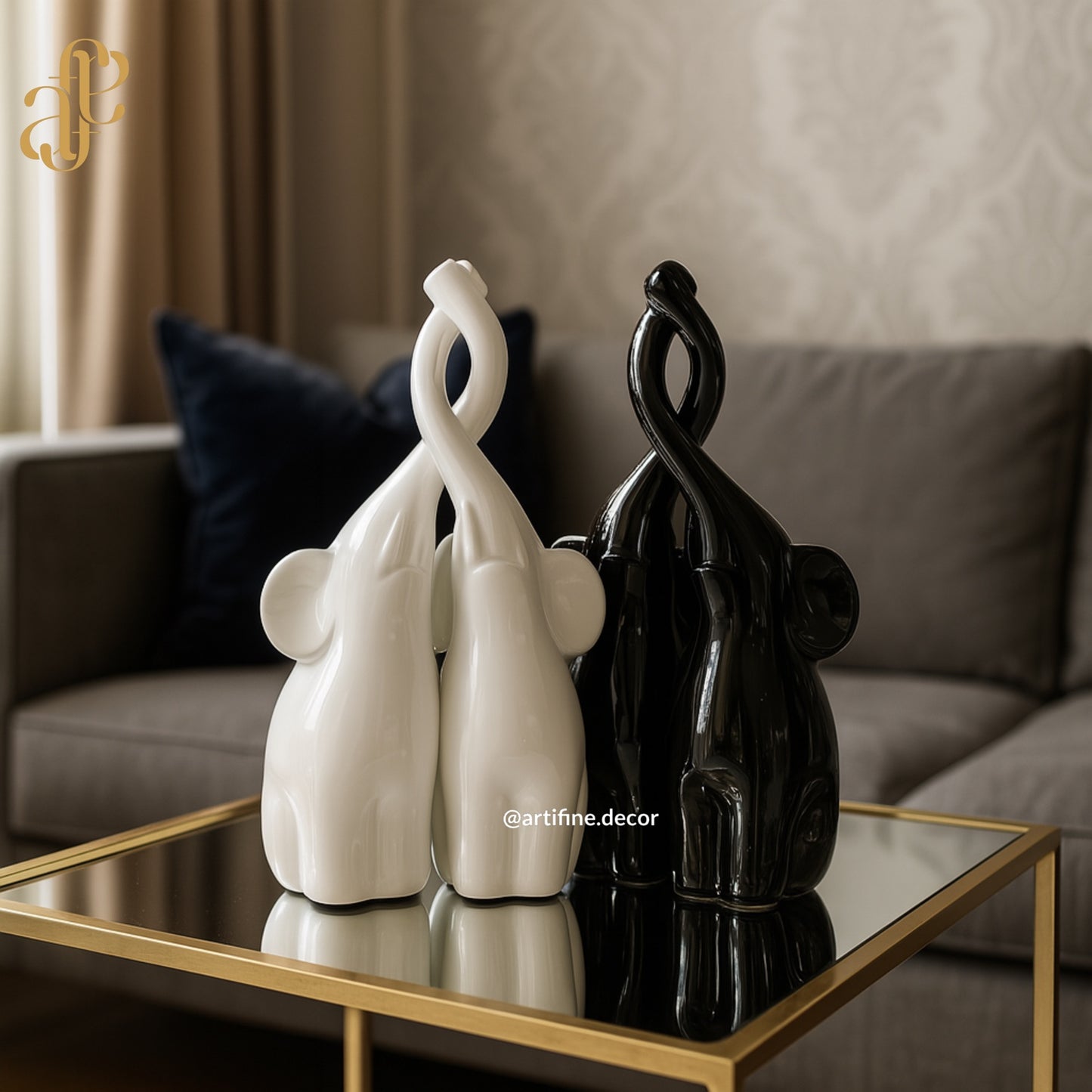 Black & White Embrace – Glossy Resin Elephant Couple Set
