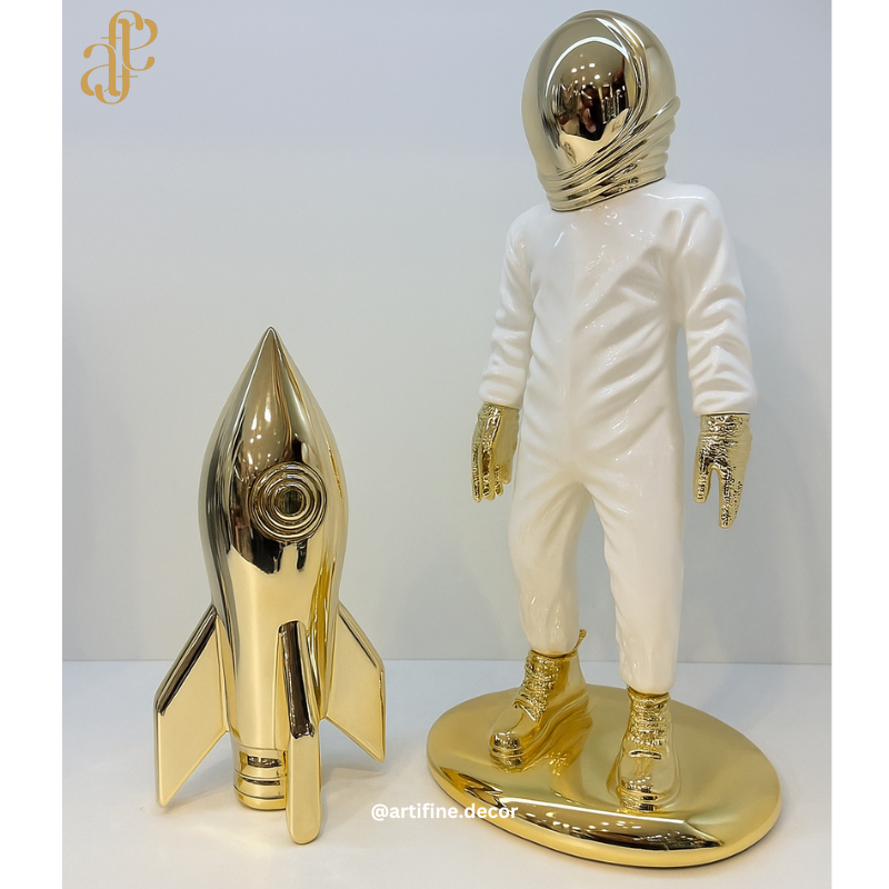 Luxury Astronaut Sculpture – Modern Space Décor