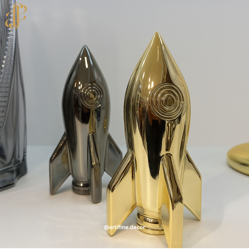 Luxury Astronaut Sculpture – Modern Space Décor