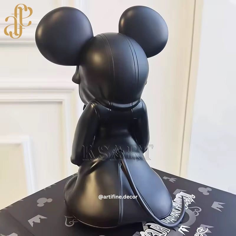 Street-Style Minnie & Mickey