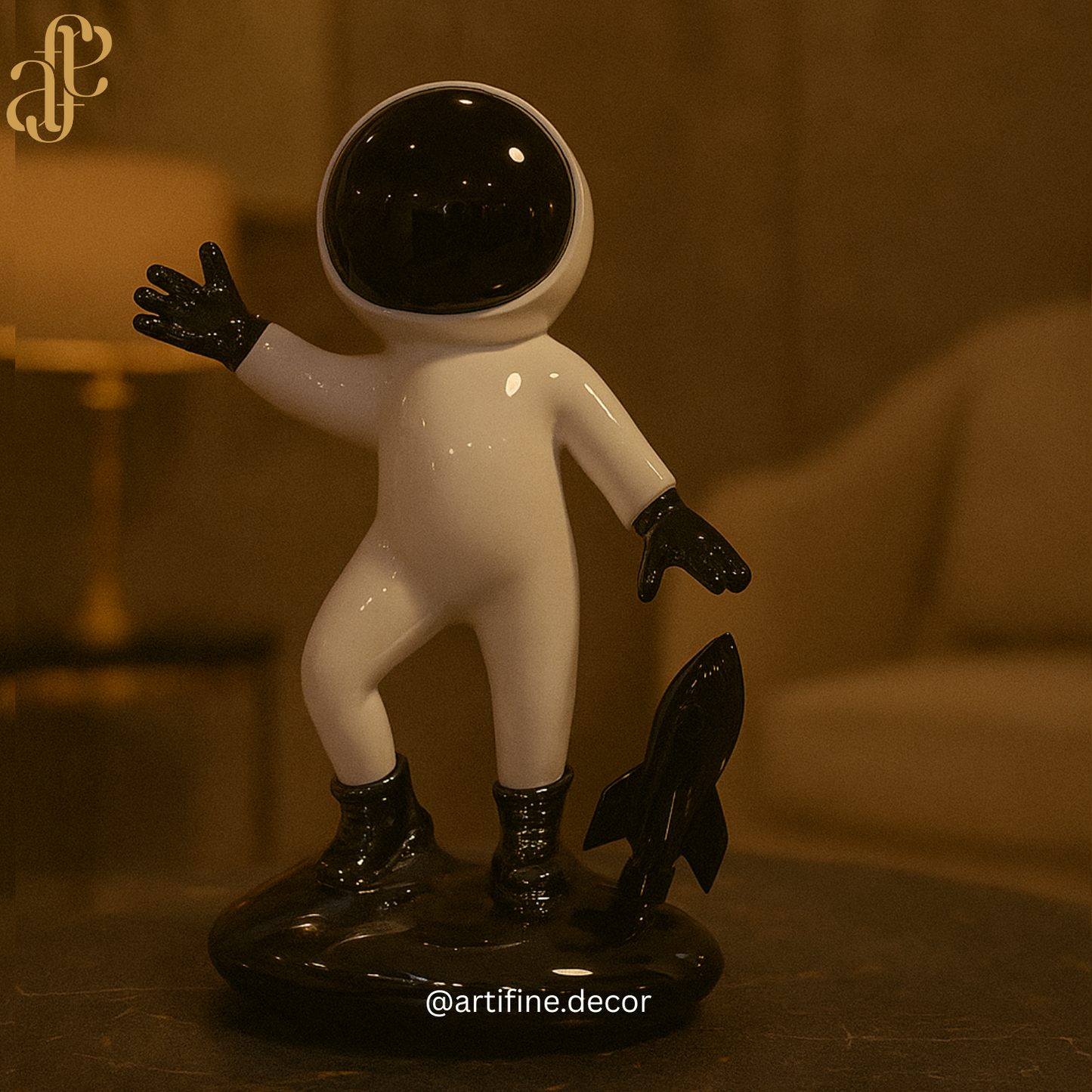 Luxury Astronaut Sculpture – Black Base & Gold Base