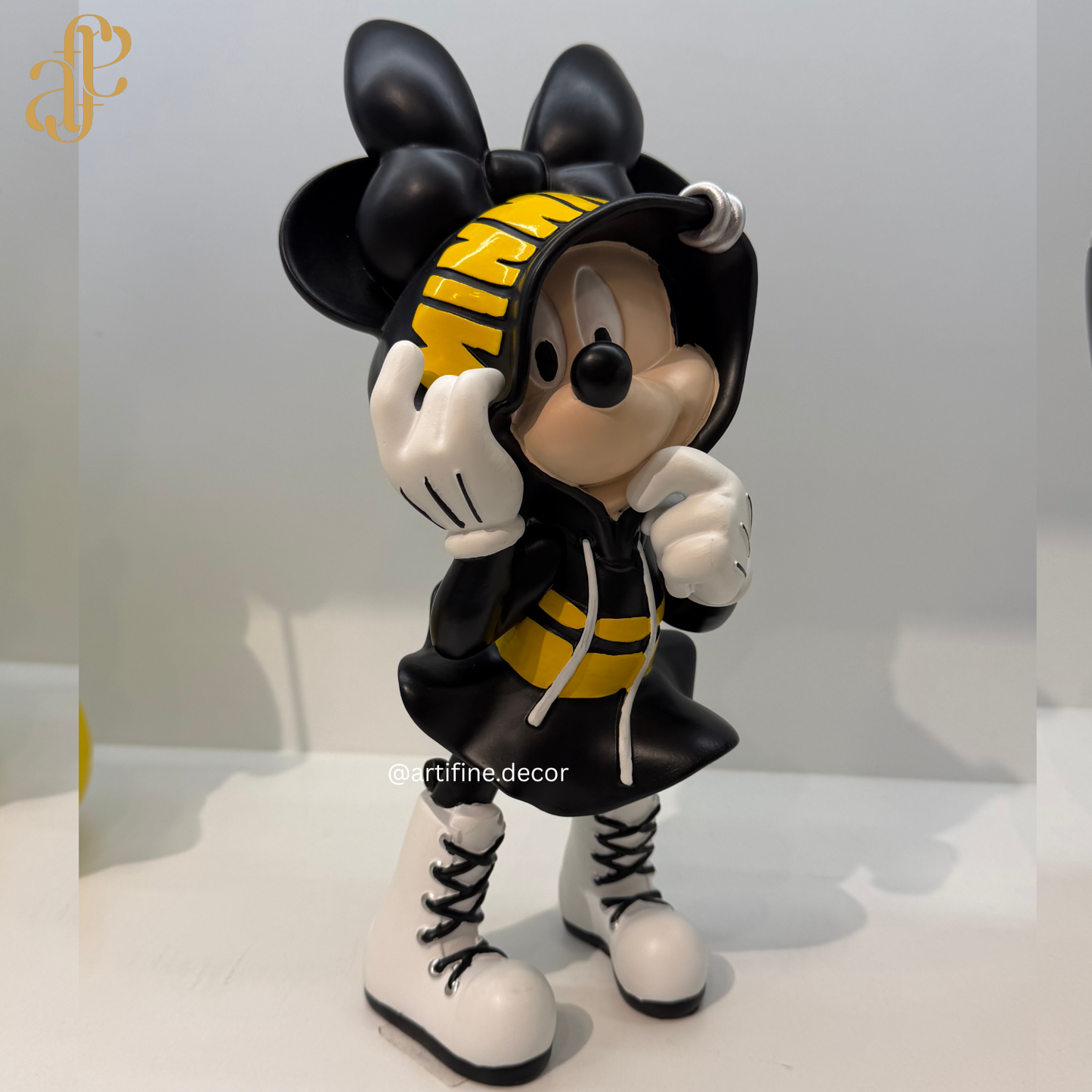 Street-Style Minnie & Mickey