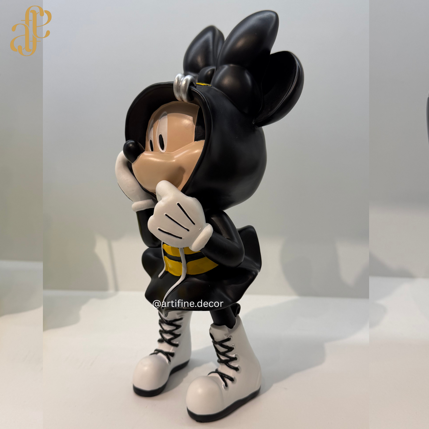 Street-Style Minnie & Mickey